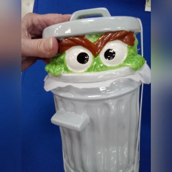 Sesame Street Cookie Jar (Temp Sold Out)) - Picture 6 of 6